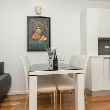 Apartman Sunce 아파트 마카르스카